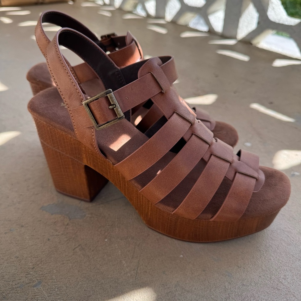 Brand new never worn Sonoma wooden heels